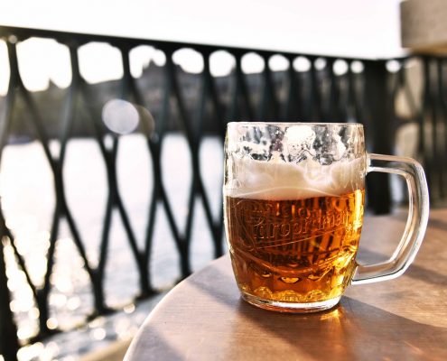 Birra, Foto di Sonja Maric da Pexels https://www.pexels.com/it-it/foto/boccale-di-birra-in-vetro-trasparente-2707972/