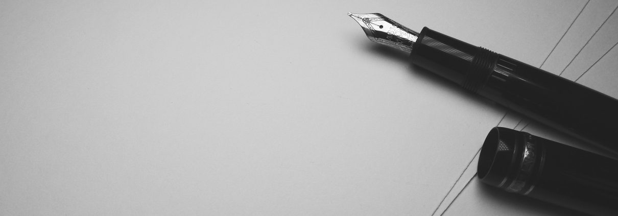 Scrittura © Pixabay https://pixabay.com/de/photos/schreiben-kugelschreiber-ink-pen-4746345/