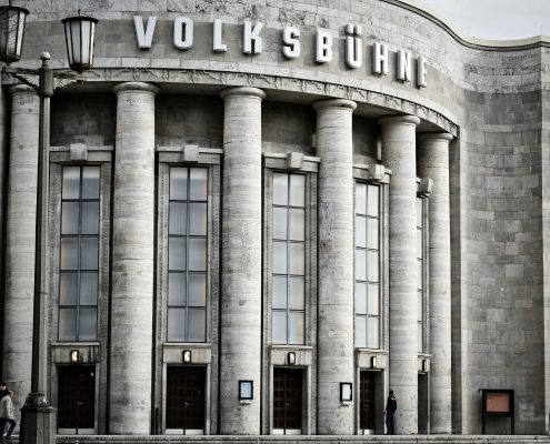 Volksbühne © Pixabay https://pixabay.com/it/photos/teatro-ddr-volksb%C3%BChne-berlino-4571490/