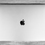 Apple Macbook Pexels CC0 https://berlinomagazine.com/wp-content/uploads/2021/03/pexels-pixabay-434346-scaled.jpg