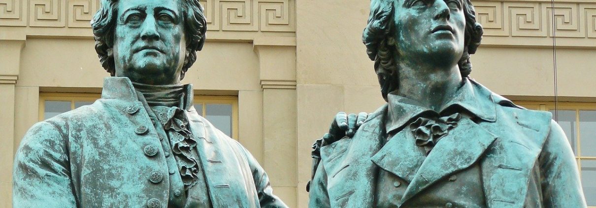 Schiller e Goethe Foto di Anja da Pixabay https://pixabay.com/it/photos/weimar-goethe-schiller-monumento-806851/