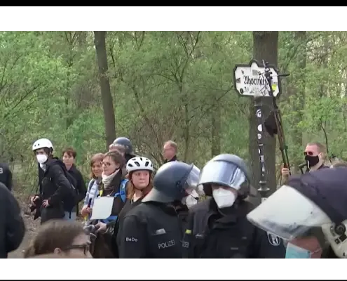 Proteste a Berlino © Youtube https://www.youtube.com/watch?v=hw-A5u6YoR0