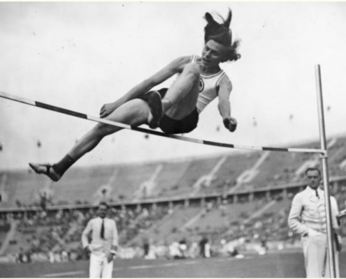 Dora Ratjen salto in alto, Olimpiadi Germania 1936 ©Bundesarchiv, Bild 183-C10378 CC-BY-SA 3.0