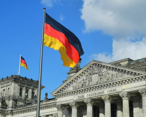 Germania Pixabay CC0 https://pixabay.com/it/photos/reichstag-il-volke-tedesco-germania-324982/