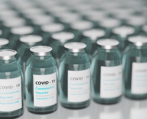 vaccino covid ©pixabay cc0 https://pixabay.com/it/photos/vaccino-covid-19-fiale-vaccinazione-5895477/