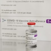 Vaccino AstraZeneca ©Paul_McManus da Pixabay https://pixabay.com/it/photos/vaccino-vaccinazione-virus-6164686/