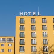 Hotel a Berlino @Carolina Munemasa/Unsplash https://unsplash.com/photos/Jfu5byk0pnE