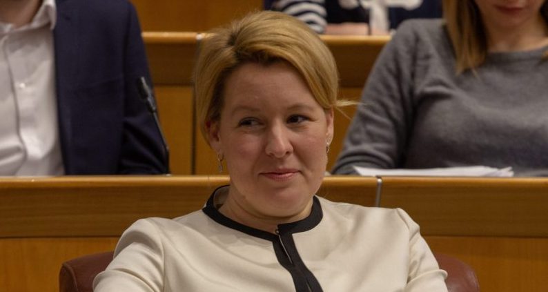 Ministra Giffey https://commons.wikimedia.org/wiki/File:2019-01-23_Franziska_Giffey_4431.jpg Copyright: ©Olaf Kosinsky CC BY-SA 3.0 DE