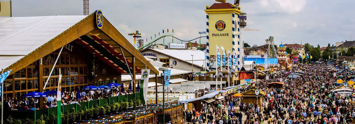 Oktoberfest Munich ©Heribert Pohl da Wikimedia CC2.0 https://en.wikipedia.org/wiki/Oktoberfest#/media/File:O'zapft_is!_M%C3%BCnchens_5_Jahreszeit_hat_begonnen_-_O'zapft_is!_Munich_5_season,_the_Oktoberfest_has_begun_(9855483374).jpg