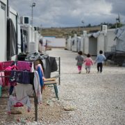 Campo profughi siriano alla periferia di Atene, ©Pubblico dominio