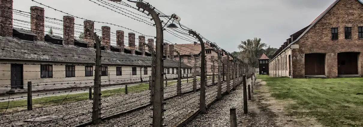 Auschwitz da Pixabay https://pixabay.com/it/photos/auschwitz-i-auschwitz-polonia-3671388/