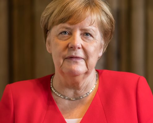 Angela Merkel https://commons.wikimedia.org/wiki/File:Besuch_Bundeskanzlerin_Angela_Merkel_im_Rathaus_K%C3%B6ln-09979.jpg Copyright:Raimond Spekking CC BY-SA 4.0