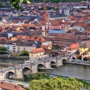 Würzburg https://pixabay.com/it/photos/citt%c3%a0-w%c3%bcrzburg-germania-4667561/