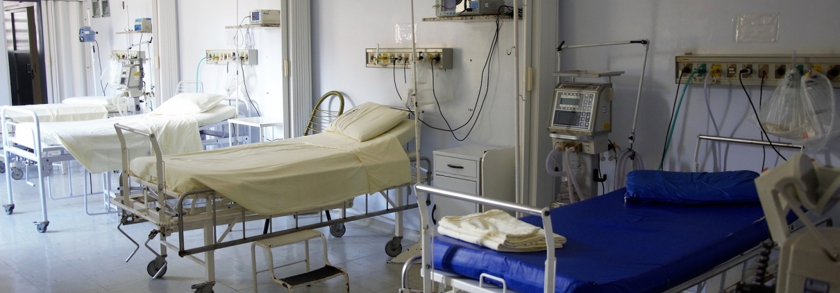 ospedale https://pixabay.com/it/photos/ospedale-letto-medico-chirurgia-1802679/