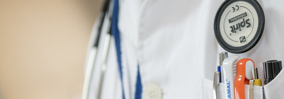 Medici generici di Berlino - Infermiera - https://pixabay.com/it/photos/medico-medicina-salute-stetoscope-563428/