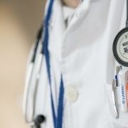 Medici generici di Berlino - Infermiera - https://pixabay.com/it/photos/medico-medicina-salute-stetoscope-563428/