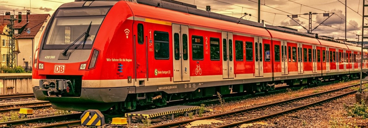 Sciopero dei treni Germania S-Bahn Foto di Portraitor da Pixabay https://pixabay.com/it/photos/treno-trasporto-rotaia-ferrovia-5643635/
