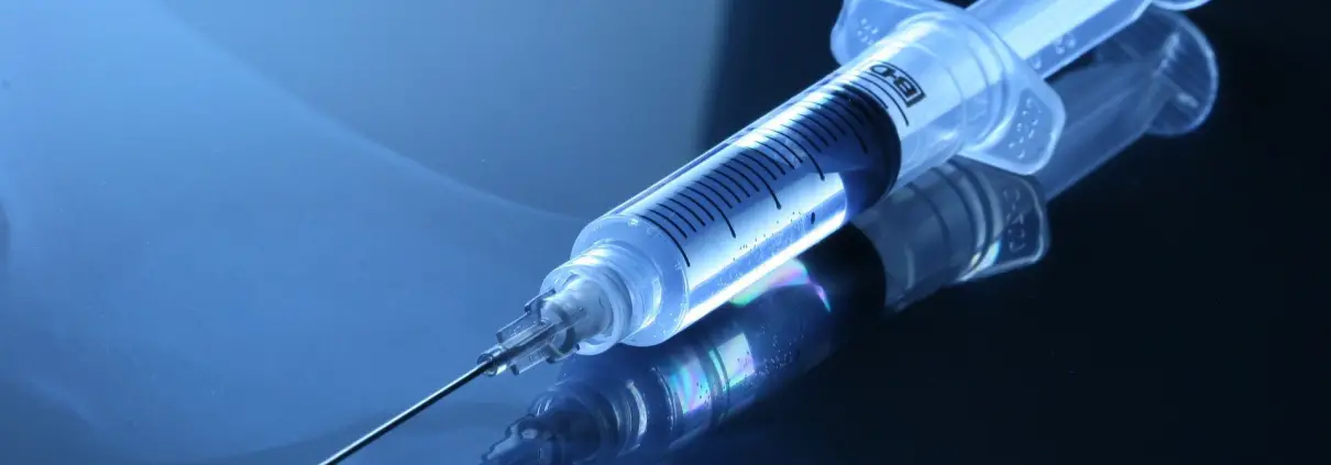 terza dose, © CC0 Public Domain, https://pixabay.com/it/photos/medico-siringa-vaccinazione-ago-5835701/