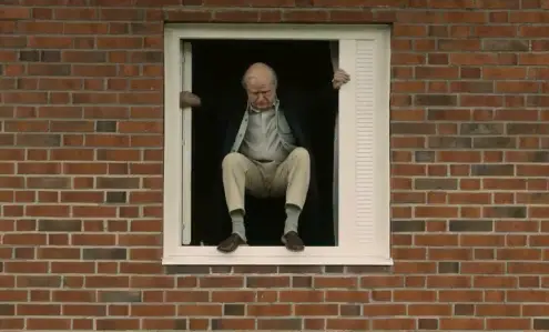 processo 96enne, © Il centenario che saltò dalla finestra e scomparve - Film