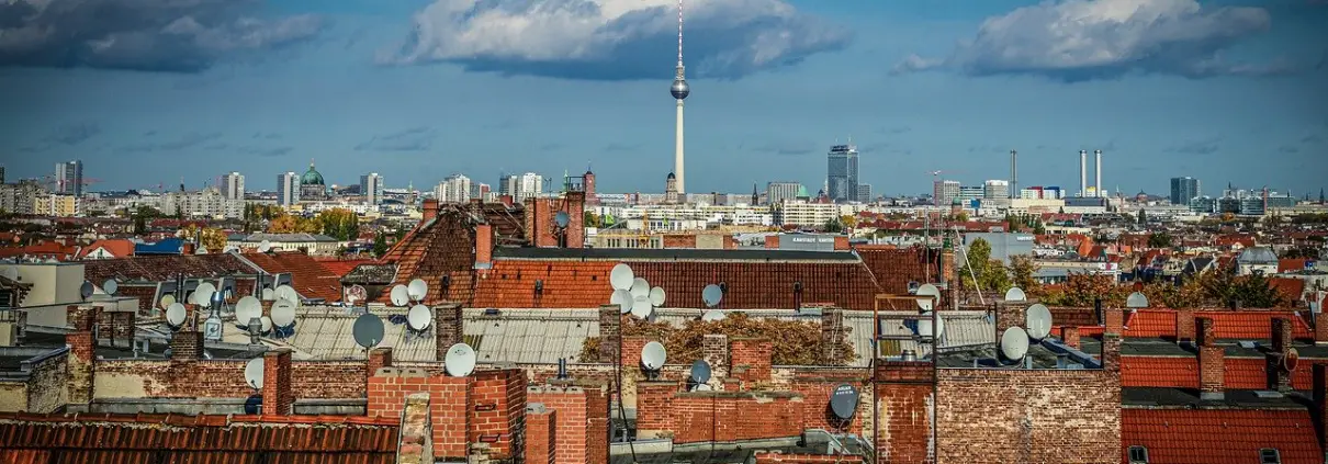 Case Berlino - Elezioni a Berlino da https://pixabay.com/photos/berlin-city-skyline-building-4624520/