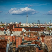 Case Berlino - Elezioni a Berlino da https://pixabay.com/photos/berlin-city-skyline-building-4624520/