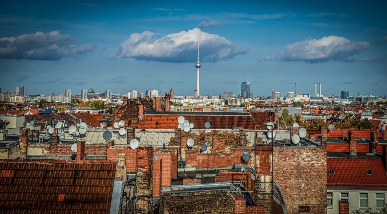 Case Berlino da https://pixabay.com/photos/berlin-city-skyline-building-4624520/ CC0