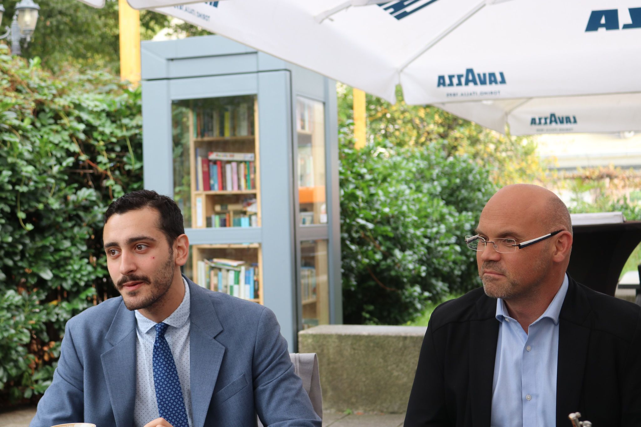 Tommaso Bucciero con il suo capo Michael Schmidt durante la nostra intervista ©Berlino Magazine