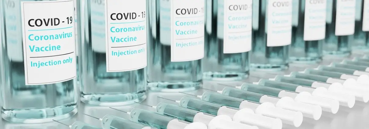 Aggiornamento vaccino Covid presa da https://pixabay.com/it/photos/vaccino-vaccinazione-covid-19-5926664/ CC0