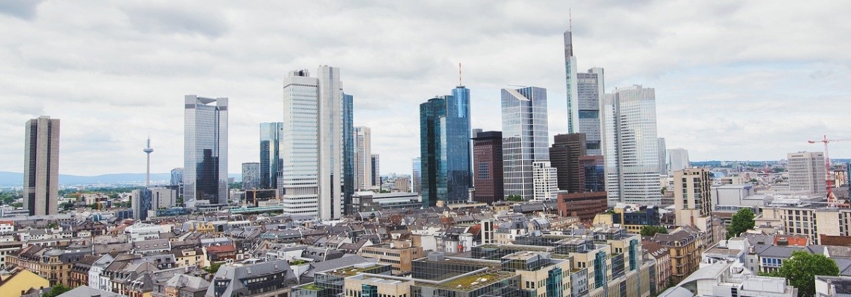 Bolla immobiliare Francoforte presa da https://pixabay.com/it/photos/città-grande-costruzione-2720913/ CC0