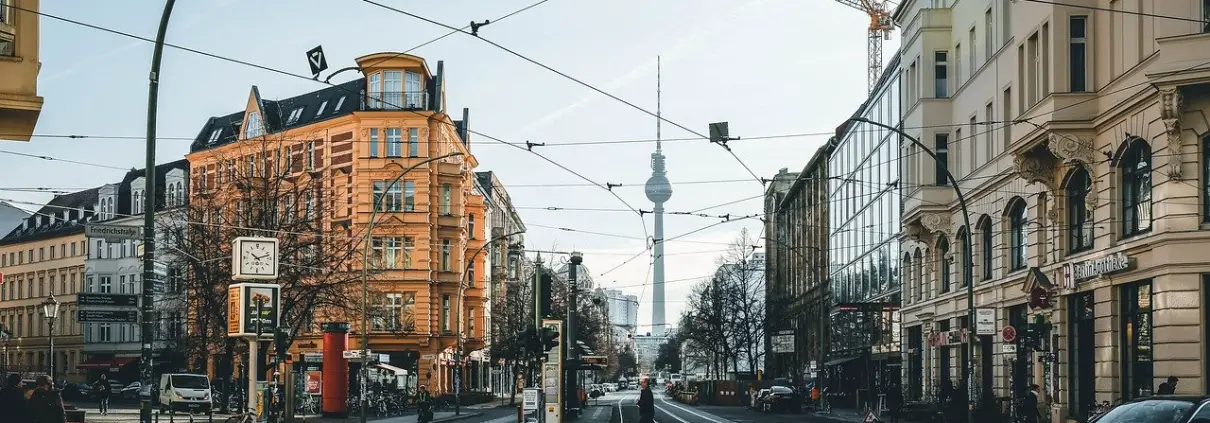 Elezioni del Comites a Berlino https://pixabay.com/it/photos/citt%c3%a0-architettura-costruzione-4468570/ CC0