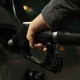 Carburante, foto di ©Skitterphoto, fonte Pexels, https://www.pexels.com/it-it/foto/auto-benzina-distributore-di-benzina-gas-9796/
