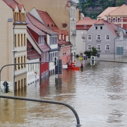 Climate Central, Alluvione, CC0 Public Demain, Foto di LucyKaef da Pixabay, https://pixabay.com/it/photos/alluvione-elba-meissen-emergenza-876580/