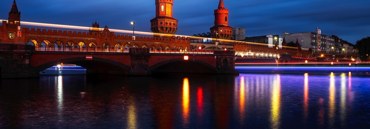 Oberbaumbrücke, Berlino da Pixabay CC0 ©sapegin https://pixabay.com/it/photos/berlino-germania-ponte-dell-oberbaum-1705429/