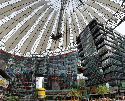 Sony Center, Berlin presa da https://pixabay.com/it/photos/berlino-sony-center-potsdamer-platz-2615747/