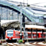 Treni in Germania https://pixabay.com/it/photos/stazione-centrale-1527780/ CC0