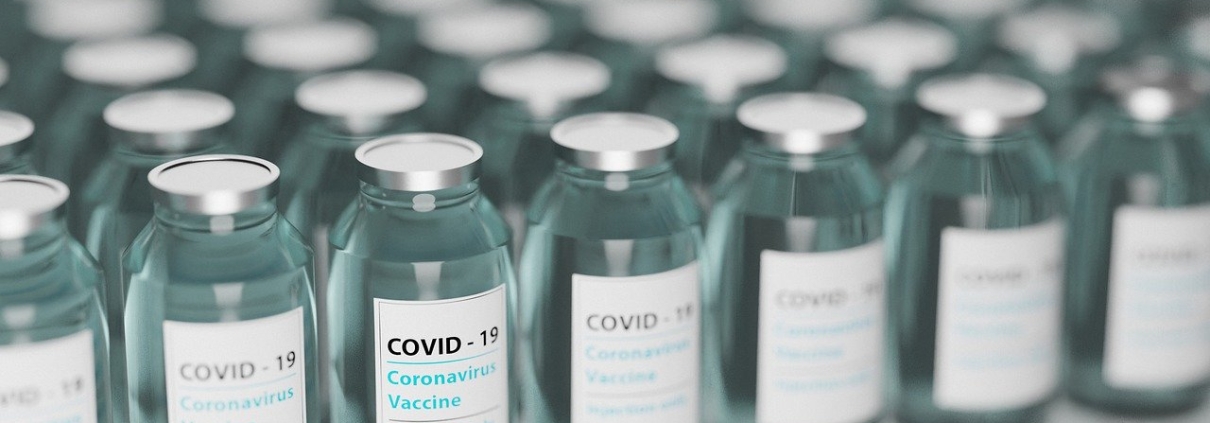 Obbligo di vaccinazione Covid https://pixabay.com/it/photos/vaccino-covid-19-fiale-vaccinazione-5895477/ CC0