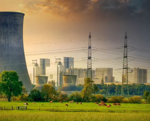 Centrali nucleari, © Public demain, foto di fietzfotos da Pixabay, https://pixabay.com/it/photos/industria-energia-5588157/