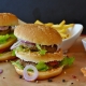 Hamburger - cibo spazzatura ©RitaE da Pixabay https://pixabay.com/it/photos/burger-hamburger-panino-grigliare-2762371/