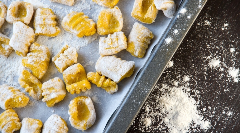Gnocchi di patate, CC0, Foto di moiranazzari da Pixabay, https://pixabay.com/photos/food-to-greet-wallpaper-gnocchi-3048228/