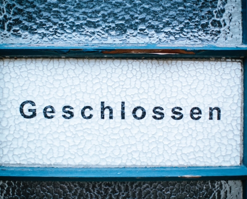 Vintage blue framed wooden door with glass typography "Geschlossen" font – Closed | Markus Spiske, Unsplash licence