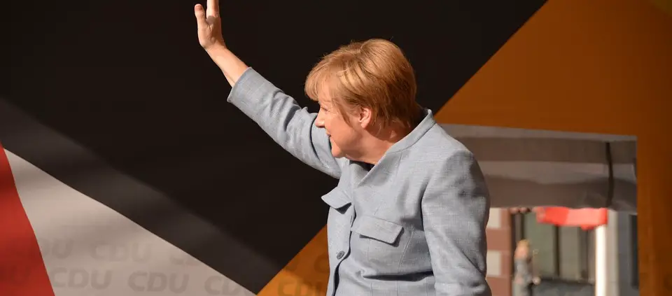 Angela Merkel saluta a un evento pubblico CC0 Pixabay