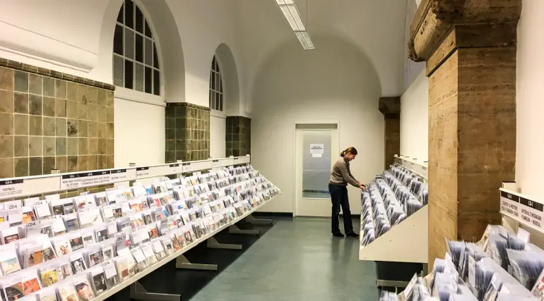 Area con CD musicali, Heinrich-Schulz-Bibliothek, https://www.wir-bieten-vielfalt-einen-ort.de/heinrich-schulz-bibliothek-mit-musikabteilung/