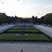 Il memoriale sovietico nel parco di Treptower a Berlino (https://www.youtube.com/watch?v=xYM5mH2clho - screenshot dal video YouTube di Esperienza Berlino)