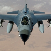 Aereo, jet da combattimento © Wikilmages, https://pixabay.com/it/photos/aereo-jet-da-combattimento-volare-63028/