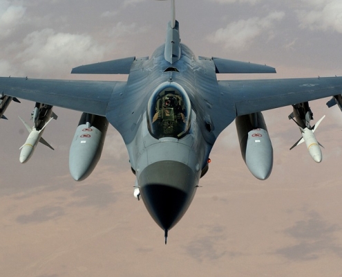 Aereo, jet da combattimento © Wikilmages, https://pixabay.com/it/photos/aereo-jet-da-combattimento-volare-63028/