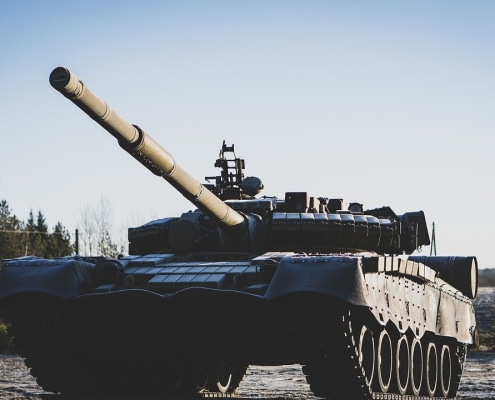 Armi pesanti Rheinmetall - Carro armato - Guerra ©YuryRymko da Pixabay https://pixabay.com/de/photos/r%c3%bcstung-r%c3%bcstung-schild-gepanzert-4118213/