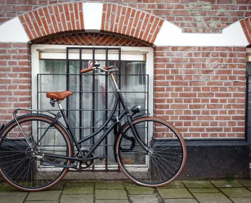 bicicletta, CC0, foto di Mariakray, da Pixabay, https://pixabay.com/it/photos/amsterdam-strada-bicicletta-citt%c3%a0-6744567/