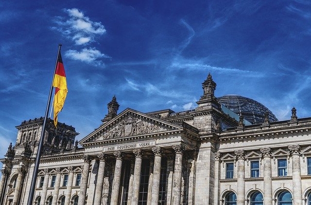 reichstag Berlin, CC0, foto di Felix Mittermeier, da pixabay https://pixabay.com/photos/bundestag-parliament-berlin-2463231/