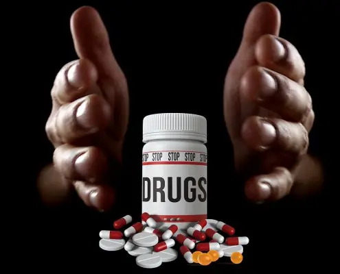 droghe pesanti CC0 di ©jorono da Pixabay https://cdn.pixabay.com/photo/2018/07/16/10/54/drugs-3541680_1280.jpg