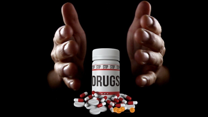droghe pesanti CC0 di ©jorono da Pixabay https://cdn.pixabay.com/photo/2018/07/16/10/54/drugs-3541680_1280.jpg